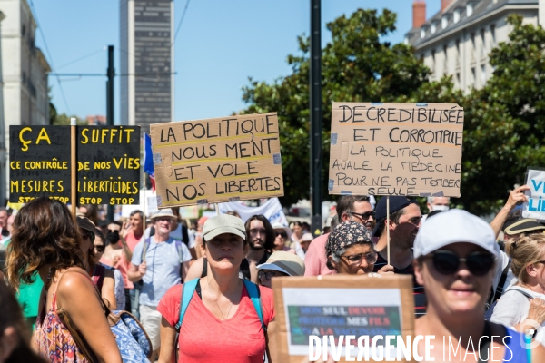 Manifestation contre le pass sanitaire à Nantes