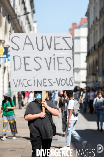 Manifestation contre le pass sanitaire à Nantes