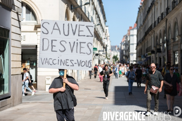 Manifestation contre le pass sanitaire à Nantes