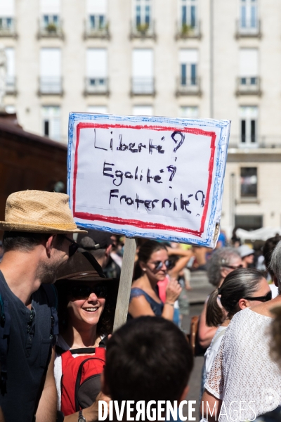 Manifestation contre le pass sanitaire à Nantes