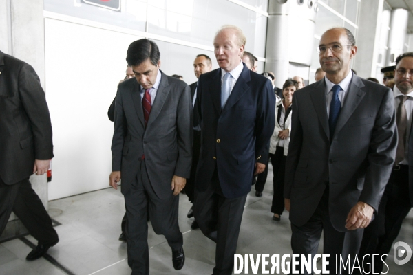 Deplacement du premier ministre francois fillon au douanes de l aeroport roissy