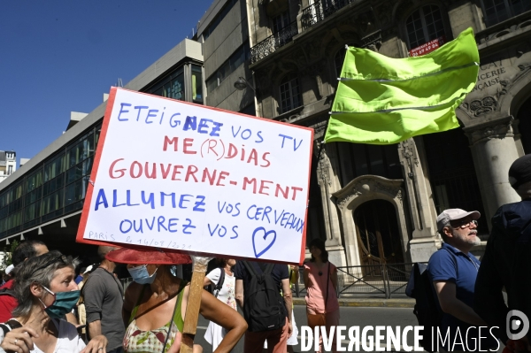 Manifestation contre le passe sanitaire QR code, à Paris le 14 aout 2021. Demonstration against sanitary pass.