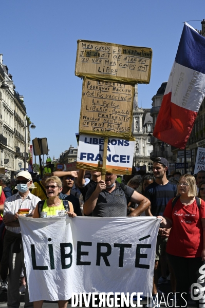 Manifestation contre le passe sanitaire QR code, à Paris le 14 aout 2021. Demonstration against sanitary pass.