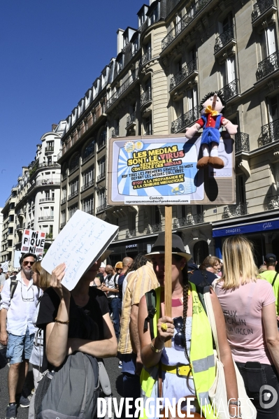 Manifestation contre le passe sanitaire QR code, à Paris le 14 aout 2021. Demonstration against sanitary pass.