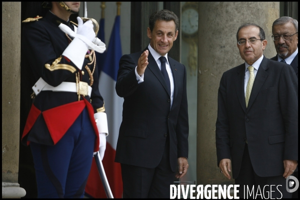 Nicolas sarkozy recoit le cnt libyen.