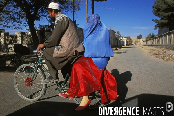 Afghanistan modern Women. Femmes modernes d Afghanistan.