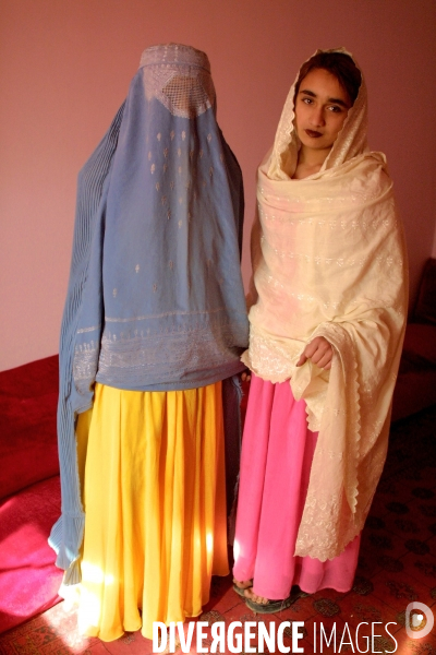 Afghanistan modern Women. Femmes modernes d Afghanistan.