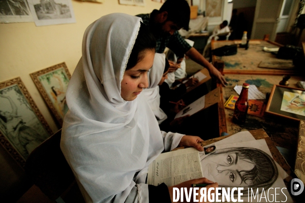 Afghanistan modern Women. Femmes modernes d Afghanistan.