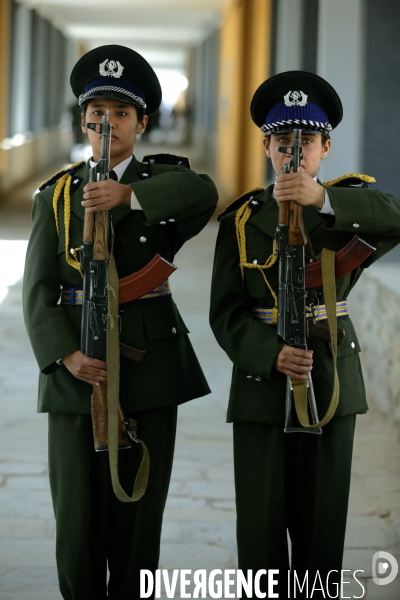 Afghanistan modern Women. Femmes modernes d Afghanistan.