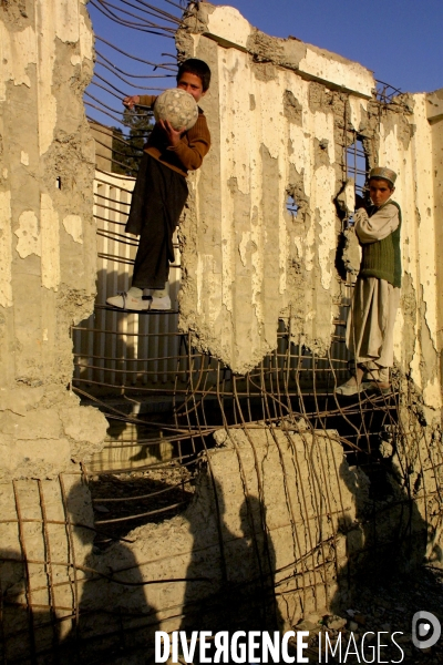 The Scars of the Afghanistan War. Les cicatrices de la guerre d Afghanistan.