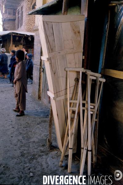 The Scars of the Afghanistan War. Les cicatrices de la guerre d Afghanistan.