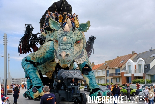 Le Dragon sur la nouvelle digue de Calais