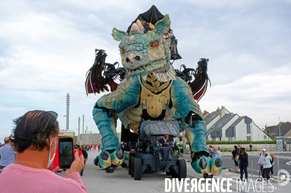 Le Dragon sur la nouvelle digue de Calais