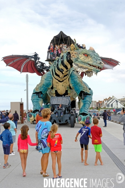 Le Dragon sur la nouvelle digue de Calais