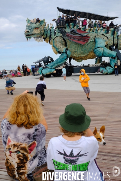 Le Dragon sur la nouvelle digue de Calais