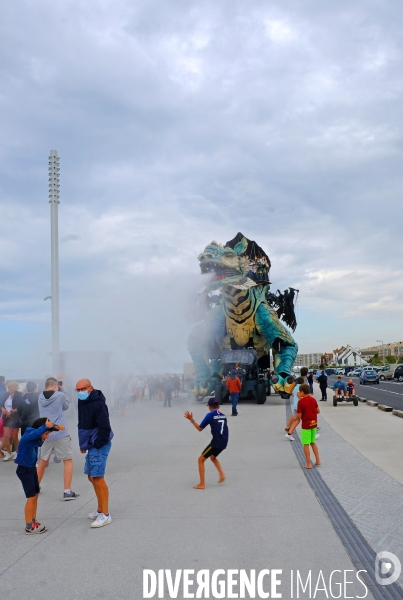 Le Dragon sur la nouvelle digue de Calais