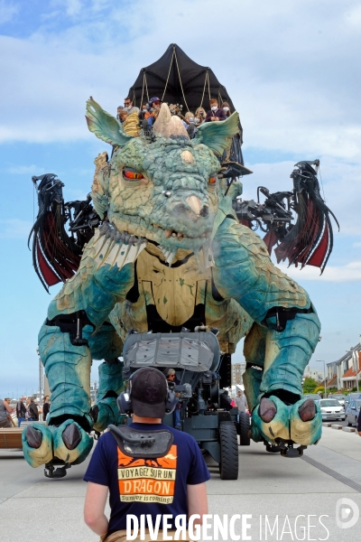 Le Dragon sur la nouvelle digue de Calais