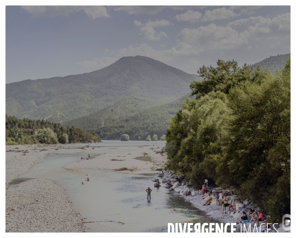 Le long de la Transbassealpine Digne-Nice ( l été )