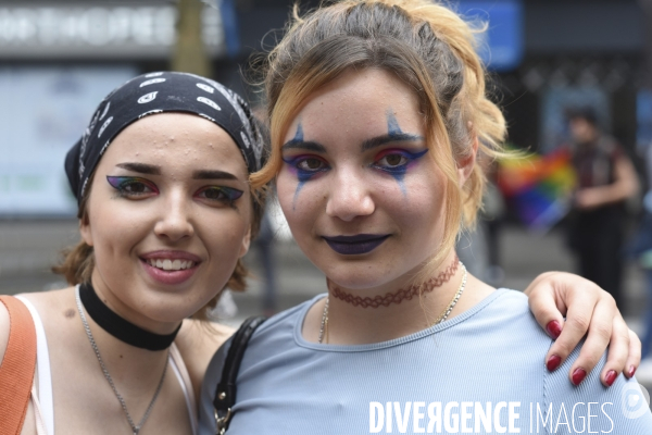 Portraits à la Marche des Fiertés 2021 à Paris. Pride March 2021 in Paris.