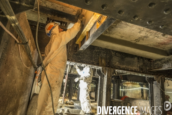 Pont d Iéna à Paris : chantier de remise en état