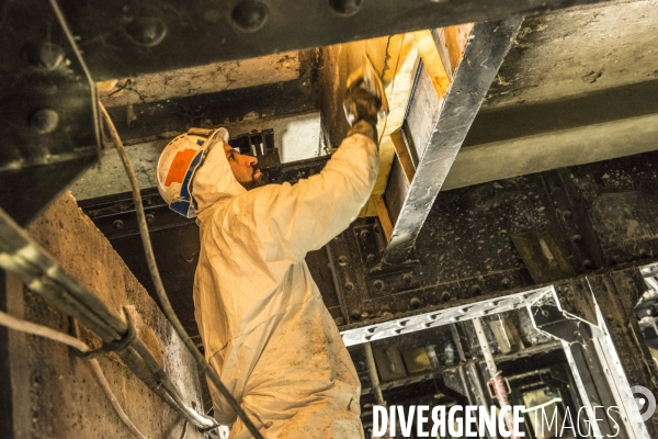 Pont d Iéna à Paris : chantier de remise en état