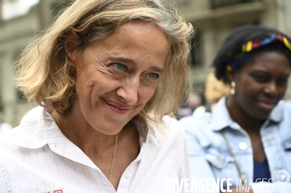 Alexandra Henrion Caude, généticienne et ancienne directrice de l Inserm, à la Marche nationale citoyenne et pacifique, Tous en blanc, organisée par le collectif Paris pour la liberté. Contre la gestion de la crise sanitaire par le gouvernement.