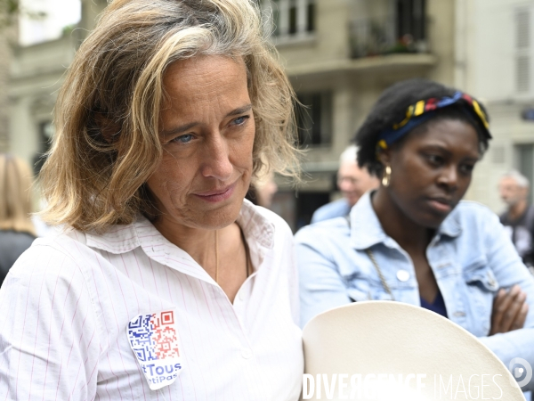 Alexandra Henrion Caude, généticienne et ancienne directrice de l Inserm, à la Marche nationale citoyenne et pacifique, Tous en blanc, organisée par le collectif Paris pour la liberté. Contre la gestion de la crise sanitaire par le gouvernement.