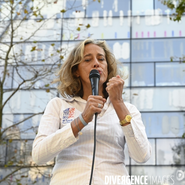 Alexandra Henrion Caude, généticienne et ancienne directrice de l Inserm, à la Marche nationale citoyenne et pacifique, Tous en blanc, organisée par le collectif Paris pour la liberté. Contre la gestion de la crise sanitaire par le gouvernement.