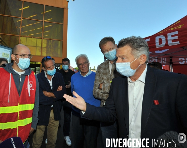 Des élus communistes apportent leur soutien aux salariés de Carrefour Port de Bouc