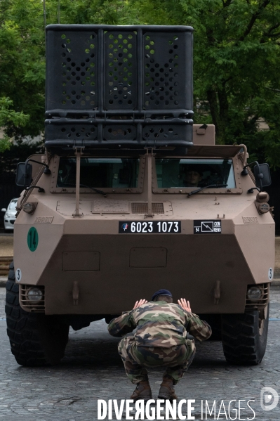 14 juillet. Défilé militaire.