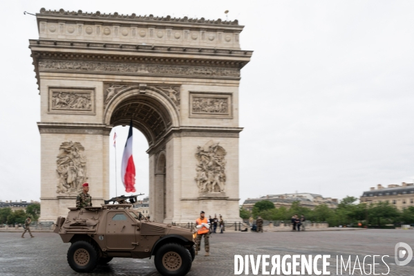 14 juillet. Défilé militaire.