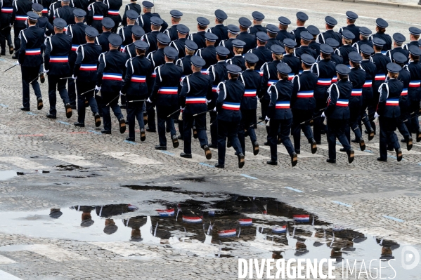 14 juillet. Défilé militaire.