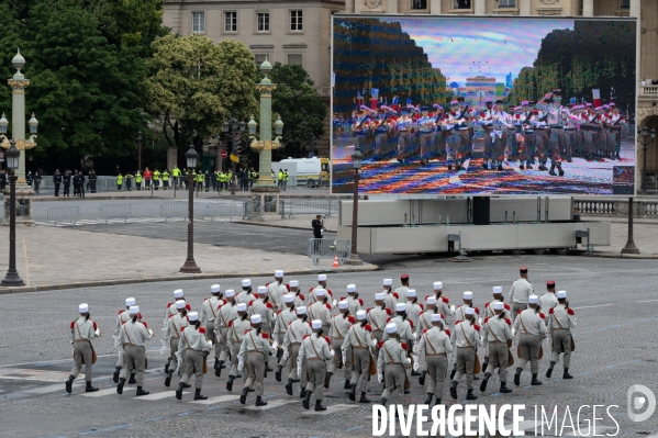 14 juillet. Défilé militaire.