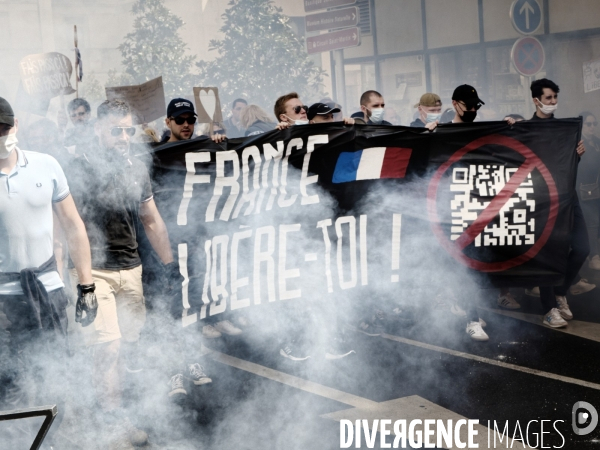 Manifestation d identitaires anti-pass et anti-vax à Tours (37)