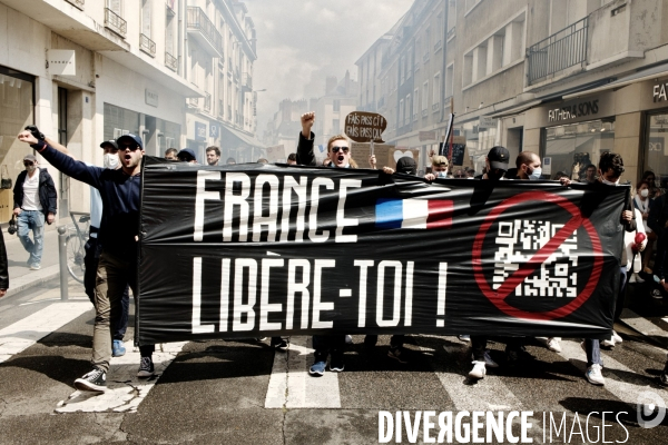 Manifestation d identitaires anti-pass et anti-vax à Tours (37)