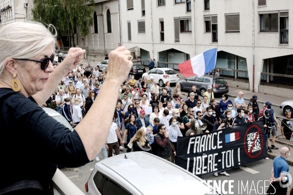 Manifestation d identitaires anti-pass et anti-vax à Tours (37)