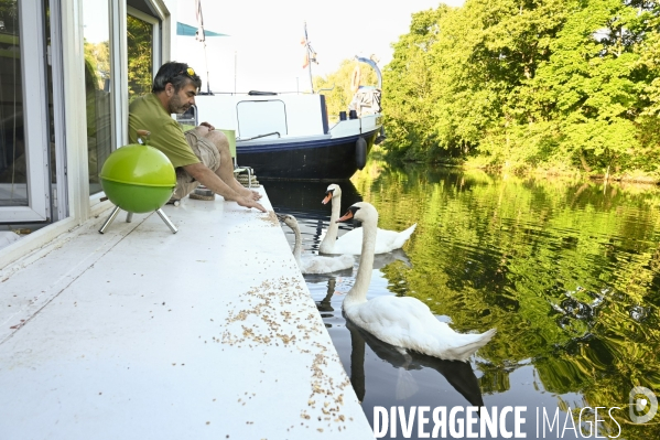 La vie coule tranquilement au Port de plaisance de Vigneux-sur-Seine