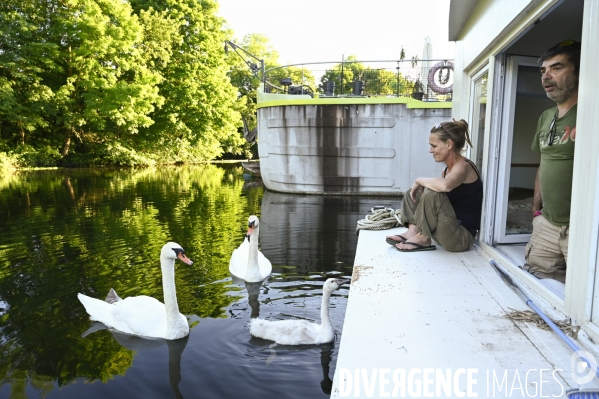 La vie coule tranquilement au Port de plaisance de Vigneux-sur-Seine