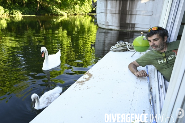 La vie coule tranquilement au Port de plaisance de Vigneux-sur-Seine