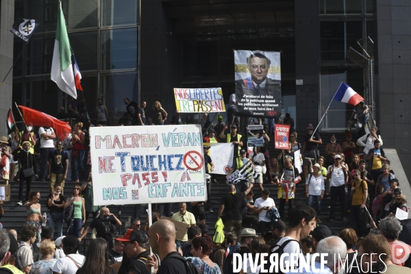 Manifestation contre le passe sanitaire QR code, à Paris le 4 septembre 2021. Demonstration against sanitary pass.