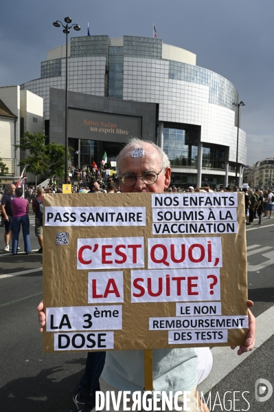 Manifestation contre le passe sanitaire QR code, à Paris le 4 septembre 2021. Demonstration against sanitary pass.