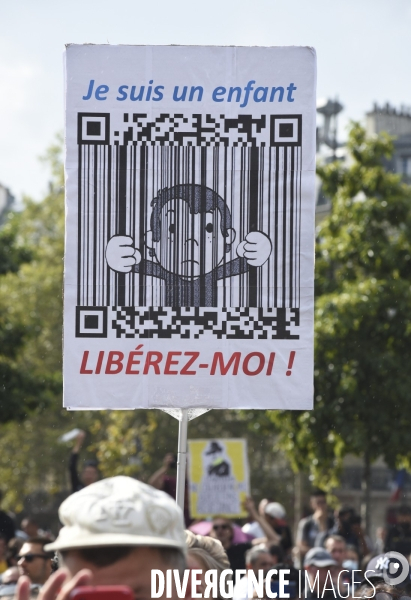 Manifestation contre le passe sanitaire QR code, à Paris le 4 septembre 2021. Demonstration against sanitary pass.