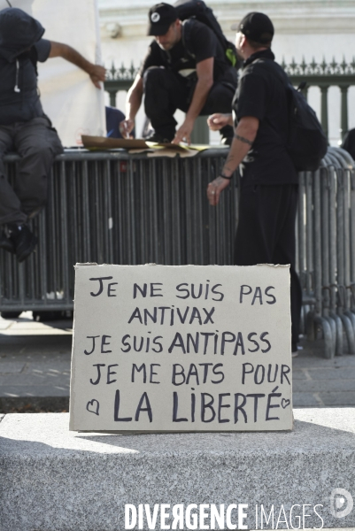 Manifestation contre le passe sanitaire QR code, à Paris le 4 septembre 2021. Demonstration against sanitary pass.