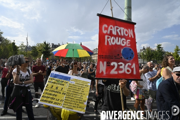 Manifestation contre le passe sanitaire QR code, à Paris le 4 septembre 2021. Demonstration against sanitary pass.