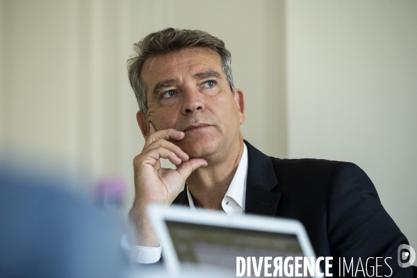 Arnaud MONTEBOURG,  avocat, entrepreneur et homme politique, candidat à l élection présidentielle de 2022, dans les bureaux de sa société à Paris.