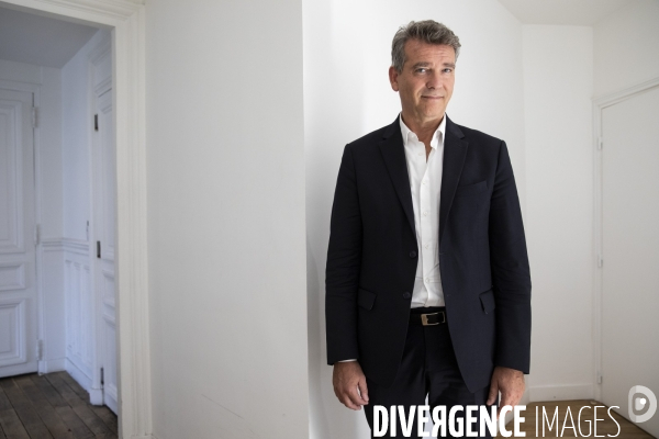 Arnaud MONTEBOURG,  avocat, entrepreneur et homme politique, candidat à l élection présidentielle de 2022, dans les bureaux de sa société à Paris.