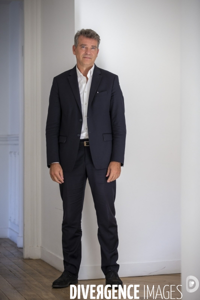 Arnaud MONTEBOURG,  avocat, entrepreneur et homme politique, candidat à l élection présidentielle de 2022, dans les bureaux de sa société à Paris.