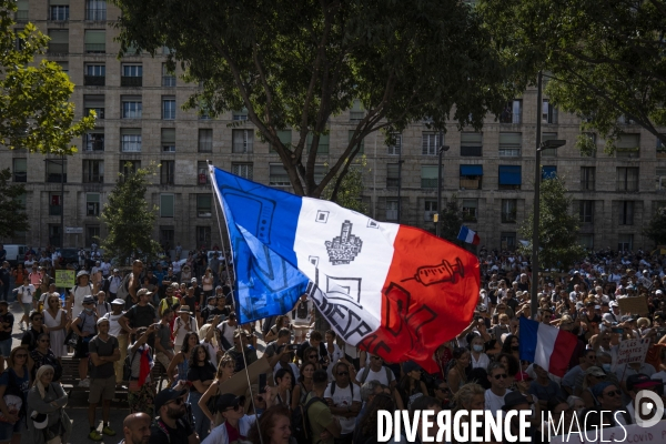 Manif de soutien au Pr Raoult devant l IHU