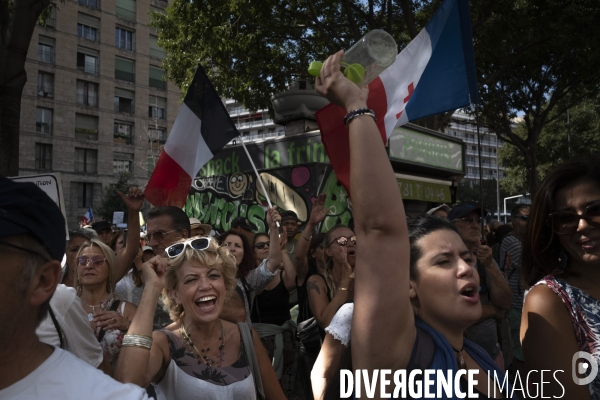 Manif de soutien au Pr Raoult devant l IHU