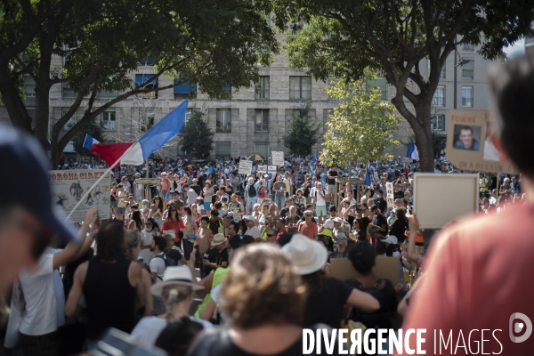 Manif de soutien au Pr Raoult devant l IHU